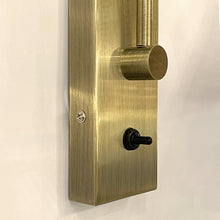 Cargar imagen en el visor de la galería, Apliqué metal dorado pantalla ratán E27 - LGAP0078