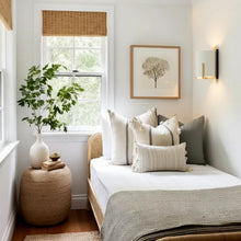 Cargar imagen en el visor de la galería, Lámpara de pared madera natural textil lino blanco Ø18x22x36cm E27 - LLAP0092