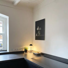 Cargar imagen en el visor de la galería, Lámpara sobremesa exterior negro recargable Ø12x32 cm LED 1,5W - LULS0137