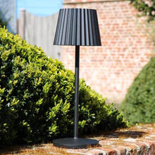 Cargar imagen en el visor de la galería, Lámpara sobremesa exterior negro recargable Ø13,5x38 cm LED 2W - LULS0173