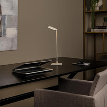 Cargar imagen en el visor de la galería, Lámpara sobremesa metal blanco 13x42,3 cm LED 2700K 3W - LULS0186