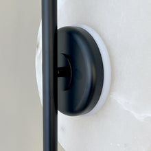 Cargar imagen en el visor de la galería, Lámpara de pie vidrio alabastro metal negro Ø25cm LED 15W - ONLP0014