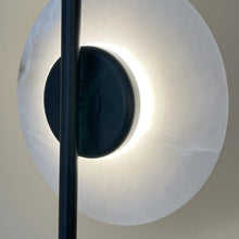 Cargar imagen en el visor de la galería, Lámpara de pie vidrio alabastro metal negro Ø25cm LED 15W - ONLP0014