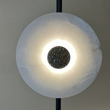 Cargar imagen en el visor de la galería, Lámpara de pie vidrio alabastro metal negro Ø25cm LED 15W - ONLP0014