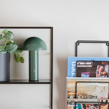 Cargar imagen en el visor de la galería, Lámpara sobremesa metal recargable verde oscuro 24,5 cm LED - PGLS0054