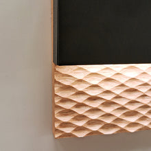 Cargar imagen en el visor de la galería, Apliqué madera nativa calada natural con negro LED 10W - ZIAP0001