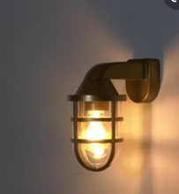 Cargar imagen en el visor de la galería, Apliqué metal vidrio dorado exterior IP 44 Ø 11,2x21,5 cm E27 - LUAP0076