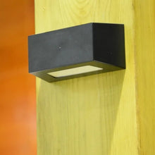 Cargar imagen en el visor de la galería, Foco sobrepuesto exterior plástico negro solar pack 2 unidades 10x5 cm IP54 LED 0,5W - MUFO0101