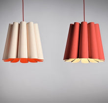 Cargar imagen en el visor de la galería, Lámpara colgante madera rojo Ø 32 cm E27 - A pedido - WPLC0007