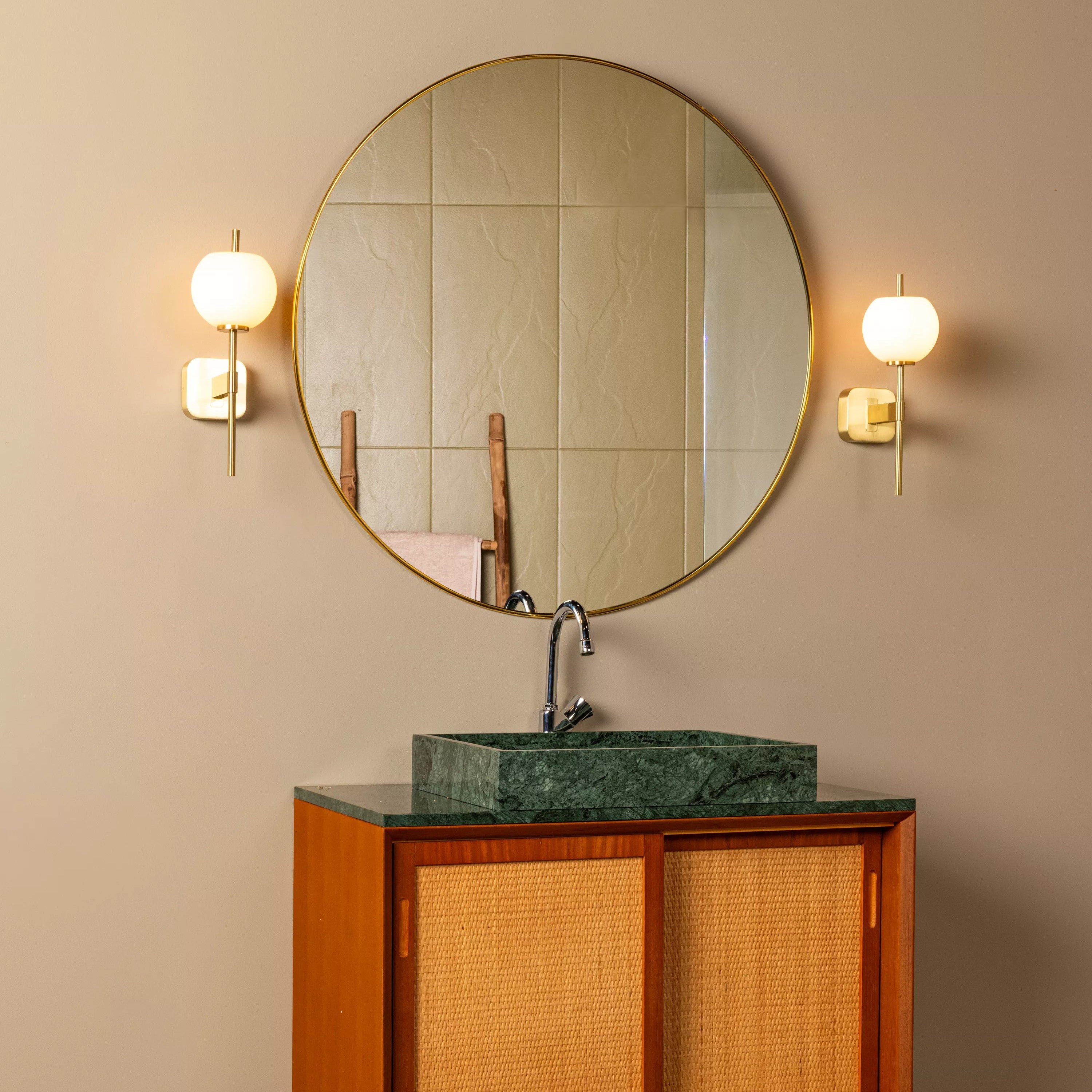 Aplique metal dorado vidrio opal 12x18,4x34,7 cm G9 - LUAP0160