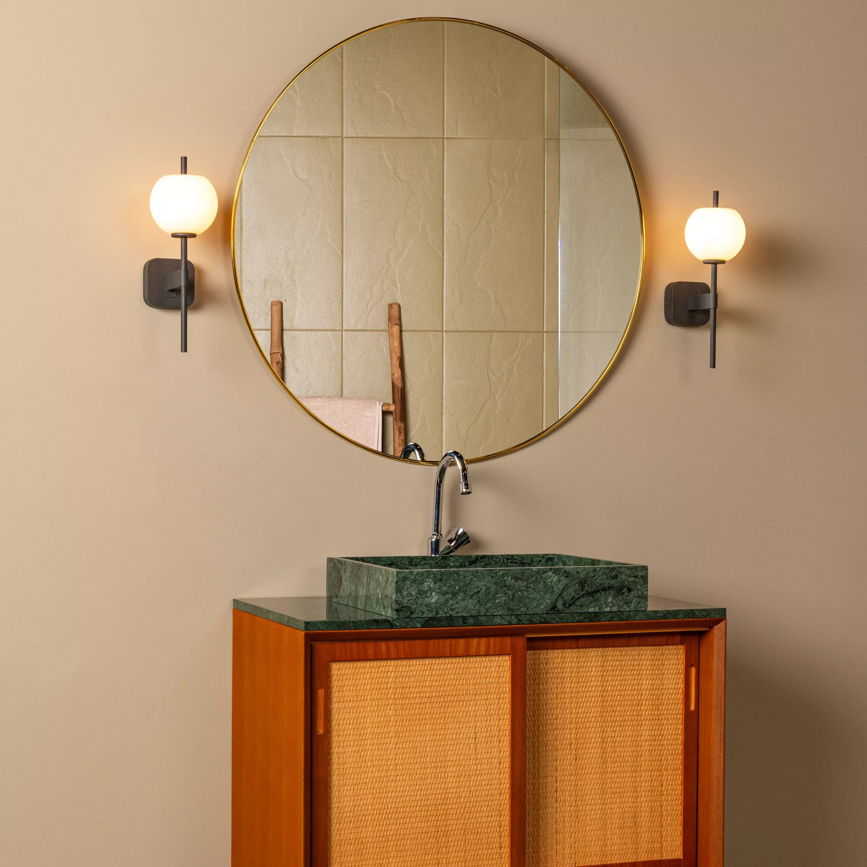 Aplique metal negro vidrio opal 12x18,4x34,7 cm G9 - LUAP0175