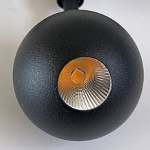Cargar imagen en el visor de la galería, Foco dirigible magnético ultra slim negro LED 5W
