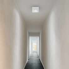 Cargar imagen en el visor de la galería, Plafon metal blanco 11x11x6cm 1 luz 9W LED - TOPL0021
