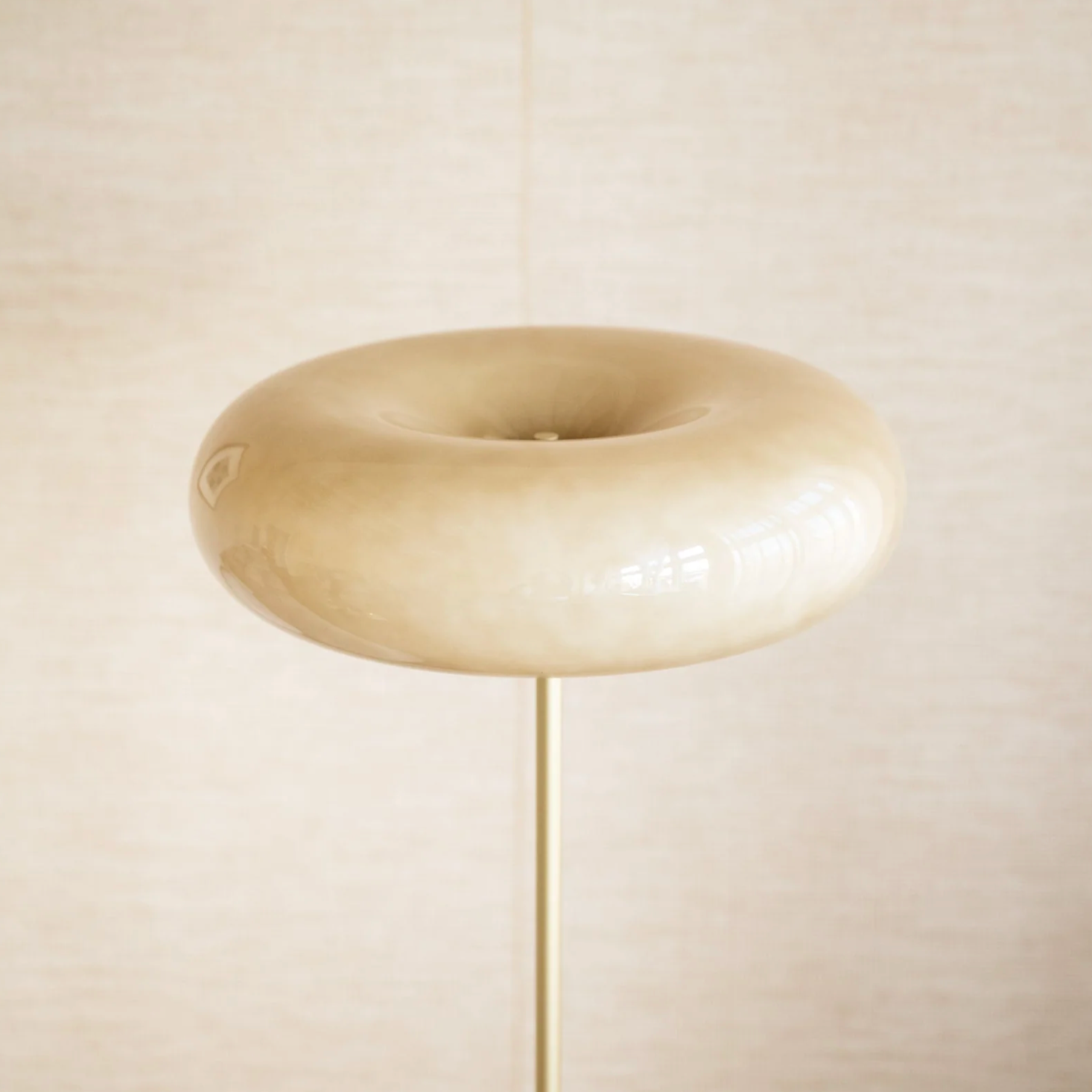 Lámpara de mesa vidrio taupe metal dorado 30x37 cm G9 3 luces - LULS0202