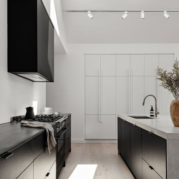 Kit blanco riel monofásico 2 m + 5 focos con ampolletas GU10 - KOFO0006