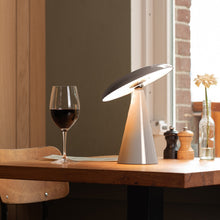 Cargar imagen en el visor de la galería, Lámpara sobremesa melamina gris recargable USB Ø23x26 cm 4W LED - PGLS0038
