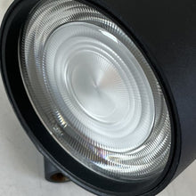 Cargar imagen en el visor de la galería, Foco dirigible magnético para riel metal negro LED 8W - ARFO0020
